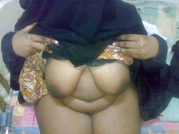 fille arabe nue